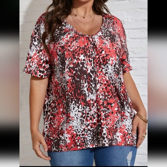 New Beautiful Plus Size Allover Print Tee - Picture 2 of 7